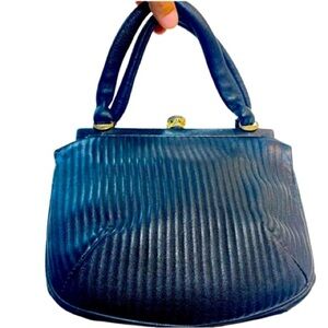 VTG LITTLE BLACK LEATHER HAND BAG